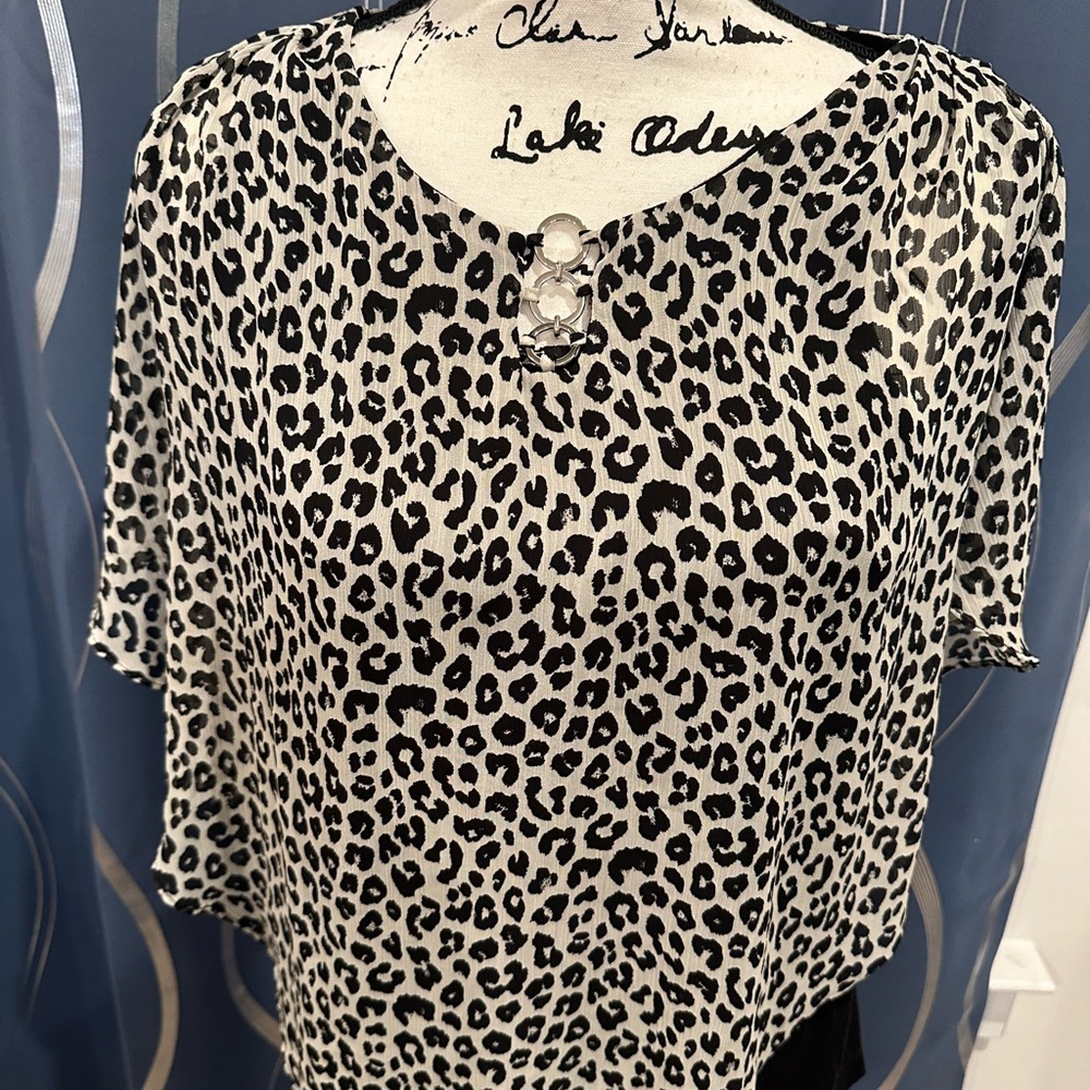 ASYMMETRICAL GREY BLOUSE. LAYERED- Black & White SIZE SMALL